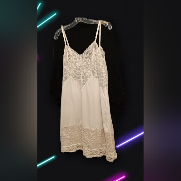 Vintage Vanity Fair Off-White Lace Full Slip. Made In USA. - Picture 1 of 16